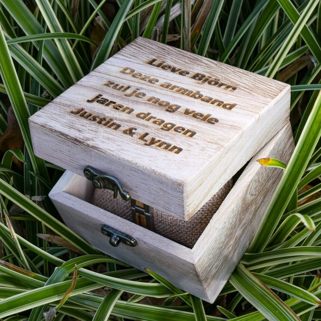 Personal wooden packaging + own text 